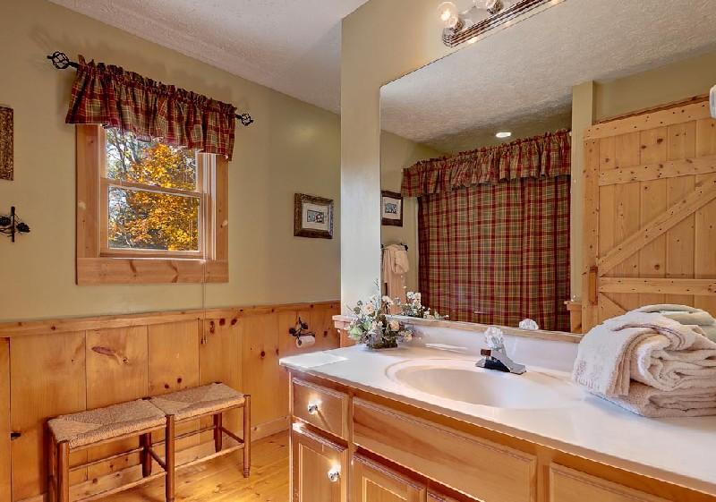 #Gatlinburgcabins, #Pigeonforgecabins, bathroom .2